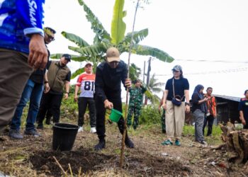 Menyambut Kemerdekaan RI, Rico Waas Gelar Gotong Royong Massal di 21 Kecamatan