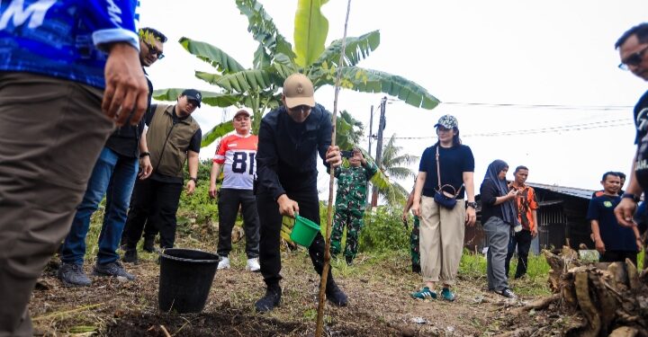Menyambut Kemerdekaan RI, Rico Waas Gelar Gotong Royong Massal di 21 Kecamatan