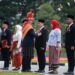 Momen HUT RI, Wali Kota Medan Rico Waas Serahkan Satyalancana Karya Satya dari Presiden RI kepada Kadis Kominfo