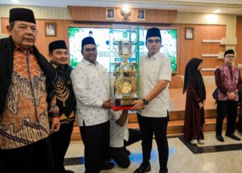 Piala Bergilir MTQ Sumut kembali ke Medan, Rico Waas Apresiasi Kafilah dan Serahkan Bonus