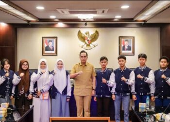 Bawa Nama Indonesia, Rico Waas Lepas 10 Pelajar Medan ke Ipoh Malaysia