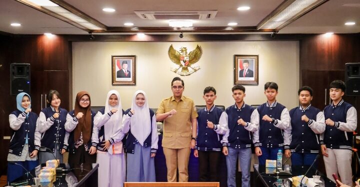 Bawa Nama Indonesia, Rico Waas Lepas 10 Pelajar Medan ke Ipoh Malaysia
