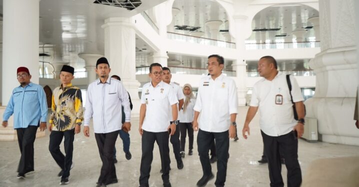 Tinjau Medan Islamic Centre, Zakiyuddin Harahap Minta Kontraktor Rawat Gedung Hingga Habis Masa Pemeliharaan