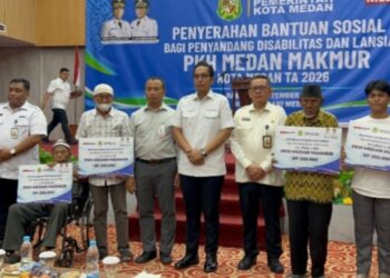 Rico Waas Serahkan Bantuan Untuk 10 Ribu Warga Lansia dan Disabilitas