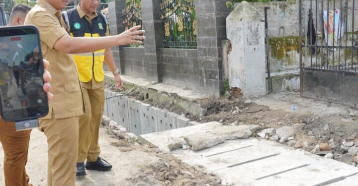 Tak Ingin Warga Kebanjiran Lagi, Wali Kota Medan Tinjau Langsung Pembangunan Drainase Sei Asahan