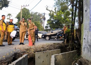 Atasi Genangan Banjir, Rico Waas Tinjau Pengerjaan Drainase sepanjang 385 Meter di Sei Agul