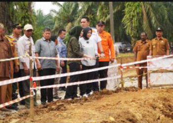 Plt. Bupati Langkat Tiorita Gerak Cepat Pulihkan Akses Jalan Longsor Salapian