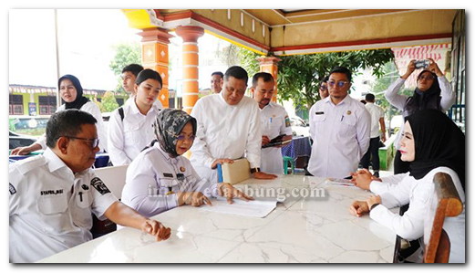 Plt. Bupati Tiorita Sidak Puskesmas dan SMPN 1 Stabat, Tekankan Disiplin dan Pelayanan