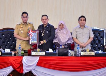 Rico Waas Hadiri Paripurna DPRD: Perda Penanggulangan Kemiskinan Direvisi