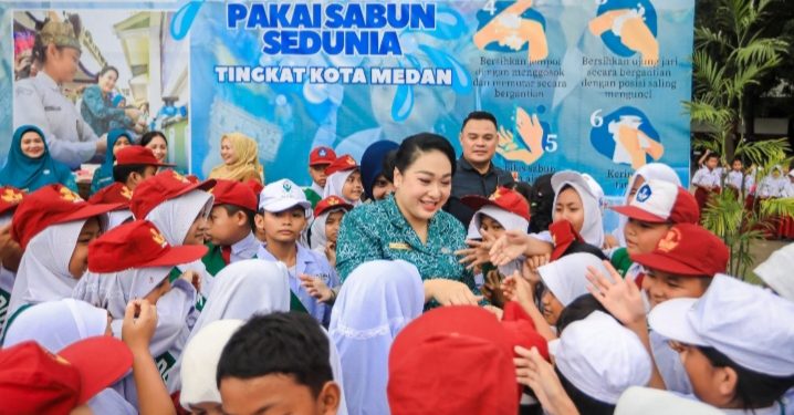 Airin Rico Waas dan Dokter Kecil Praktik Cuci Tangan, Tandai Peringatan Hari Vuci Tangan Sedunia di Medan