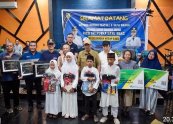 Sapa Warga Medan Baru Diawali Gotong Royong, Rico Waas Tindaklanjuti Keluhan Warga