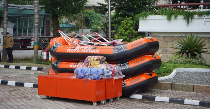 Antisipasi Cuaca Buruk, Rico Waas Galakkan Pembersihan, Siagakan 23 Perahu Karet dan Gandeng Komunitas Offroad untuk Evakuasi