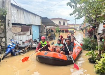 Rico Waas Gerak Cepat Tangani Banjir, BPBD Siaga Sejak Malam, Damkar Dikerahkan Bersihkan Sisa Lumpur