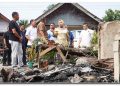 Plt. Bupati Tiorita Hadir Bantu Korban Kebakaran, Empat Rumah di Salapian Hangus
