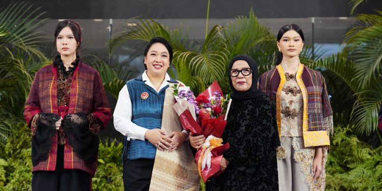 Kreativitas Desainer Lokal Memukau di MFCF 2026, Ketua Dekranasda Kota Medan Beri Apresiasi Tinggi